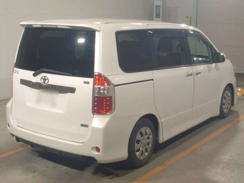 2009 Toyota Noah ZRR70W[1]