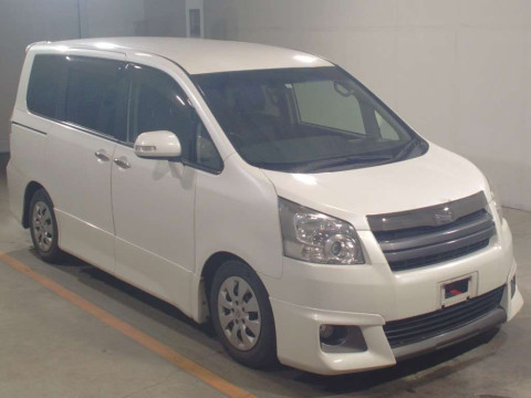 2009 Toyota Noah ZRR70W[2]