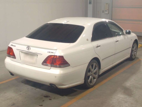 2004 Toyota Crown GRS180[1]