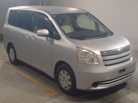 2007 Toyota Noah ZRR70G[2]