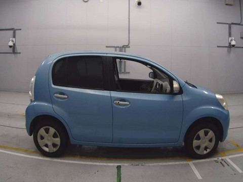 2012 Toyota Passo KGC30[1]