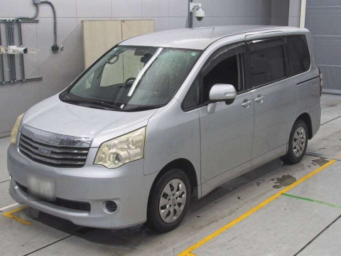 2011 Toyota Noah ZRR70G[0]