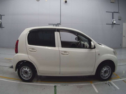 2012 Toyota Passo KGC30[1]