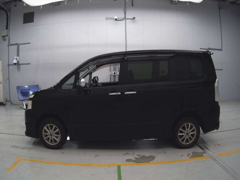 2008 Toyota Voxy ZRR75W[1]