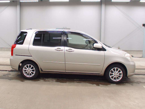 2003 Toyota Raum NCZ25[2]