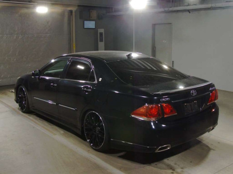 2010 Toyota Crown GRS200[2]