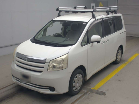 2010 Toyota Noah ZRR70G[0]