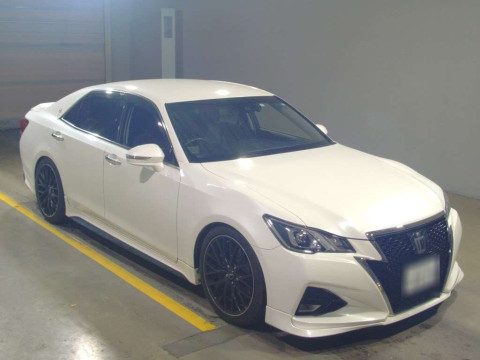 2017 Toyota Crown GRS214[2]