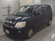 2004 Toyota Noah