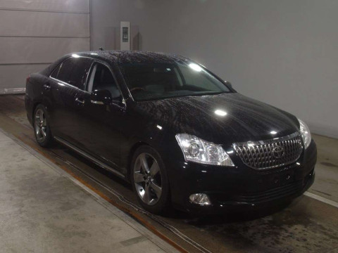 2009 Toyota Crown Majesta URS206[2]