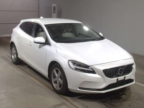 2018 Volvo V40 MB4154T[2]