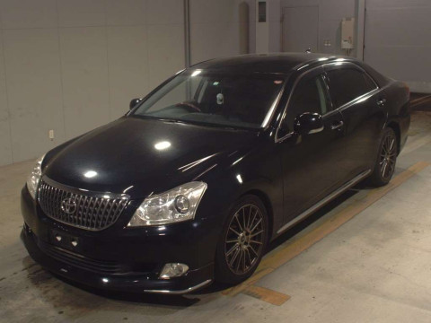 2011 Toyota Crown Majesta URS206[0]