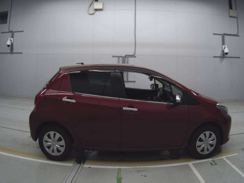 2015 Toyota Vitz NSP130[2]