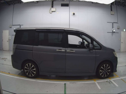 2013 Honda Step WGN Spada RK5[1]