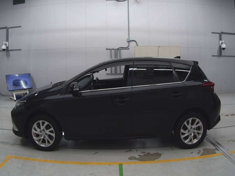 2016 Toyota Auris NZE181H[1]