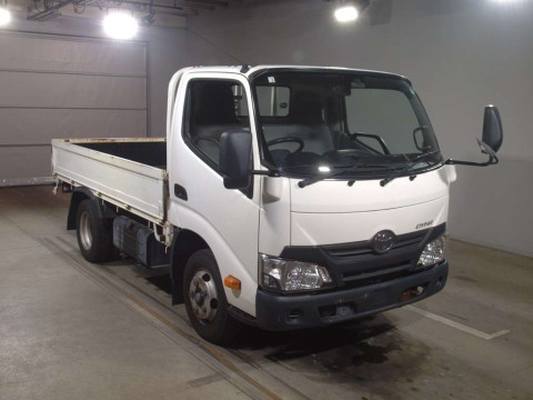 2017 Toyota Dyna Truck XZC605[2]