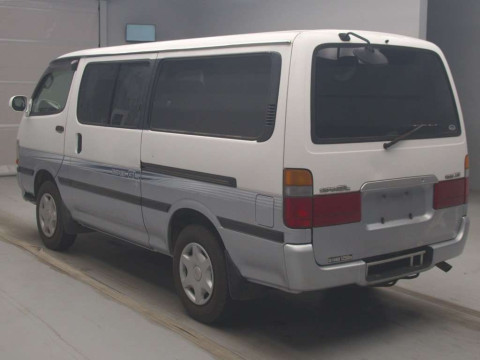 2004 Toyota Regiusace Van TRH112V[2]