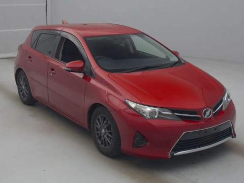 2013 Toyota Auris NZE181H[1]