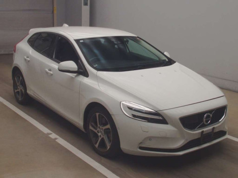 2018 Volvo V40 MB4154T[2]