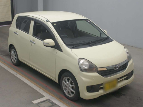 2014 Toyota Pixis Epoch LA300A[2]