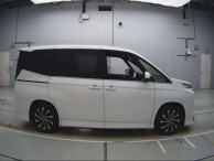 2022 Toyota Voxy