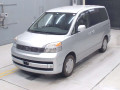 2004 Toyota Voxy