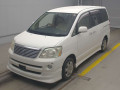 2005 Toyota Noah