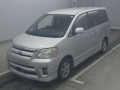 2004 Toyota Noah