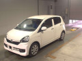 2016 Daihatsu Mira es