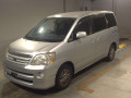 2005 Toyota Noah