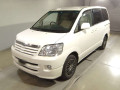 2004 Toyota Noah