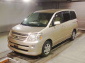 2004 Toyota Noah