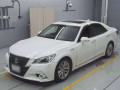 2013 Toyota Crown Hybrid