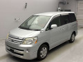 2005 Toyota Noah