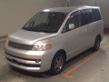 2005 Toyota Voxy