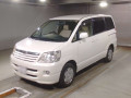 2004 Toyota Noah