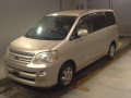 2005 Toyota Noah