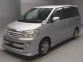 2005 Toyota Noah