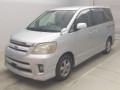 2005 Toyota Noah