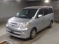 2005 Toyota Noah