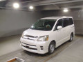2004 Toyota Noah