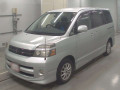 2005 Toyota Voxy
