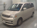 2004 Toyota Voxy