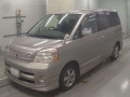 2005 Toyota Voxy