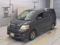 2004 Toyota Noah