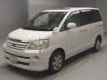 2005 Toyota Noah