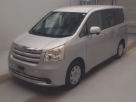 2010 Toyota Noah