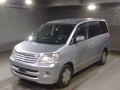 2004 Toyota Noah