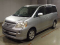 2004 Toyota Noah