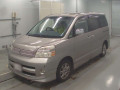 2005 Toyota Voxy